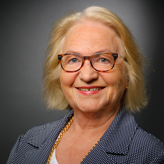  Barbara Fuest
